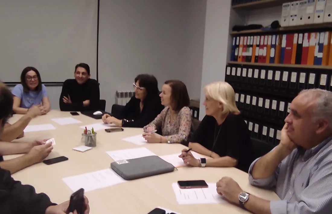 El comité local es va reunir ahir.
