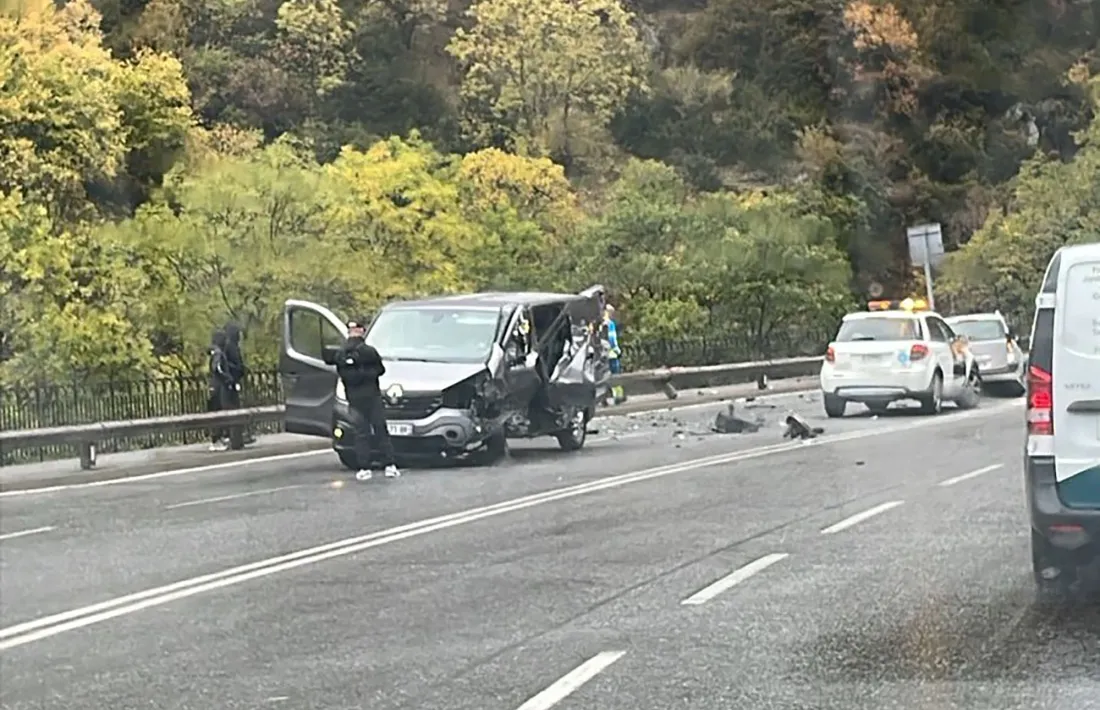 Un dels vehicles implicats.