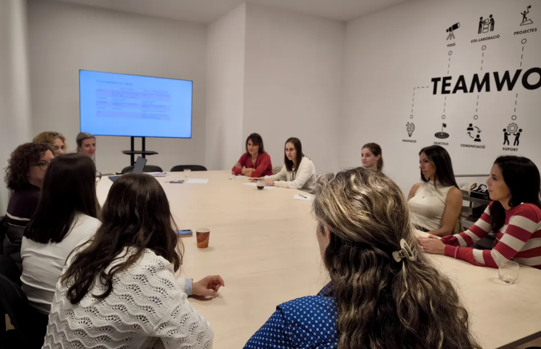 Un moment de la trobada dels professionals d'ambdós centres.