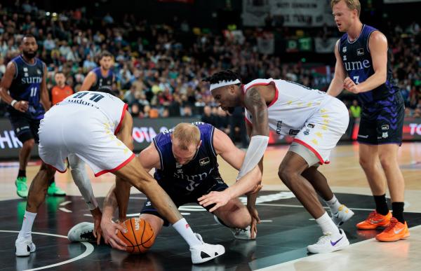 p. 36 surne bilbao basket vs morabanc foto acb photo