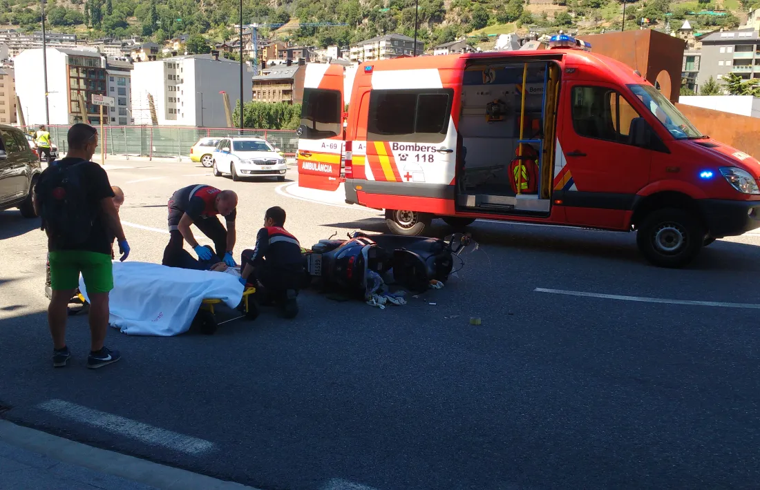 Ferit un motorista de 61 anys en un accident a l’avinguda Tarragona d’Andorra la Vella
