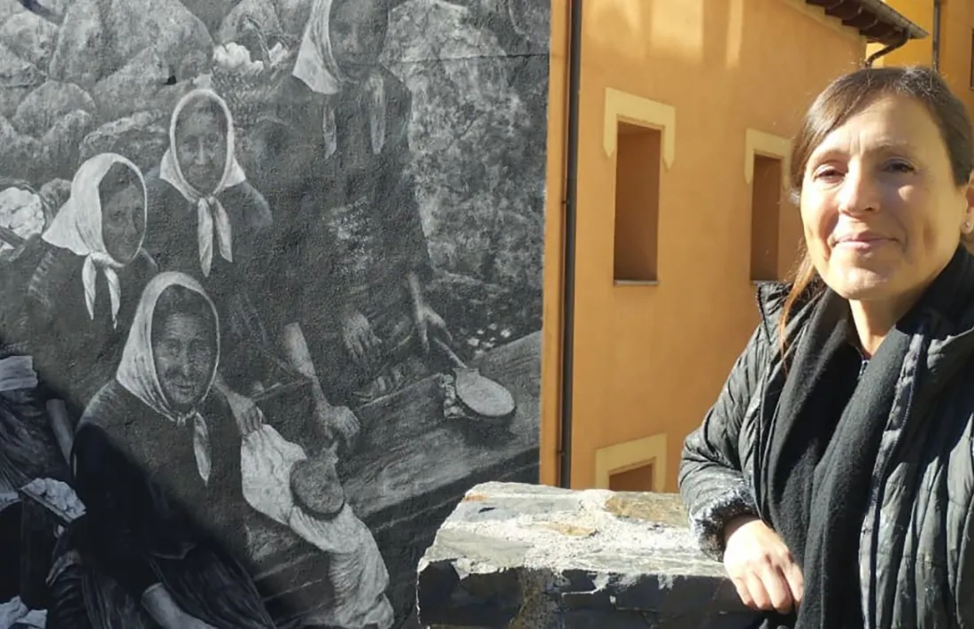 Bosque, aquest matí, després del retoc final al mural.