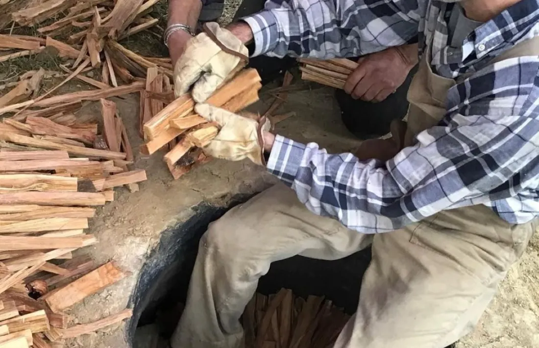Matés, al forn reconstruït seguint les indicacions de Matés, l’últim pegaire d’Alinyà.