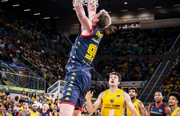 p. 28 RS852907_Dreamland GC - MoraBanc Andorra (18) acb photo m henriquez