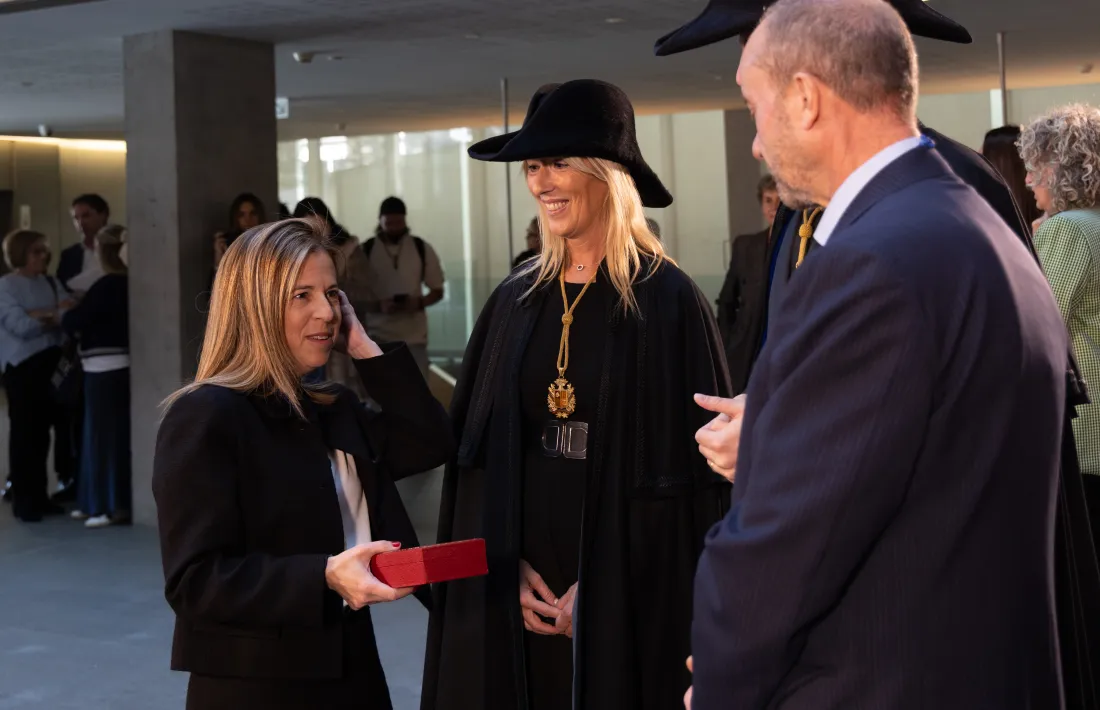 Cristina Bea, nova membre del CSJ, amb Josep Maria Rossell desprès del seu jurament.