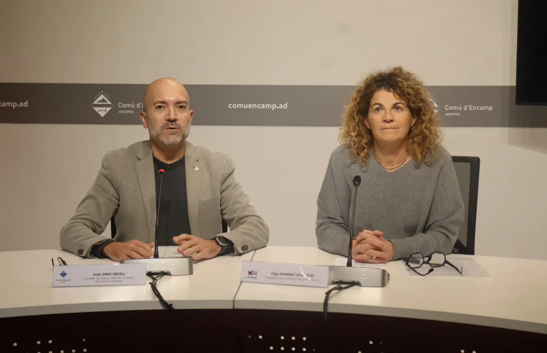 Sans i Moreno presentant la temporada de l'Esbart Sant Romà.