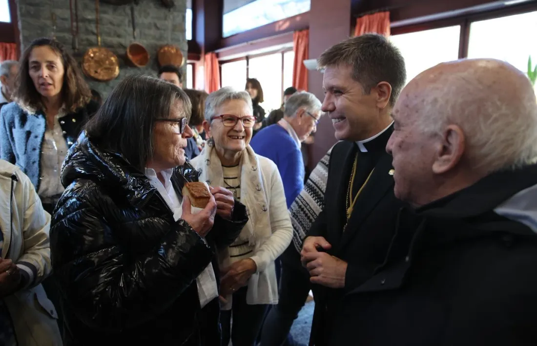 També va dir missa a l’església de Sant Martí i va visitar els padrins de la Casa Pairal.