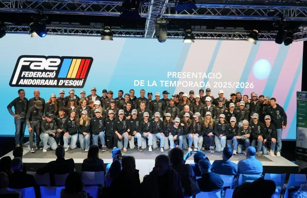 p. 28 Tot s els equips de la FAE, avui a la presentació_FOTO Creand