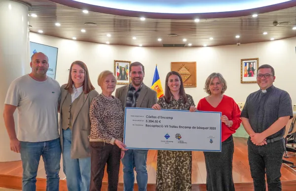 Entrega xec solidari càritas trofeu encamp @ComuEncamp (4)