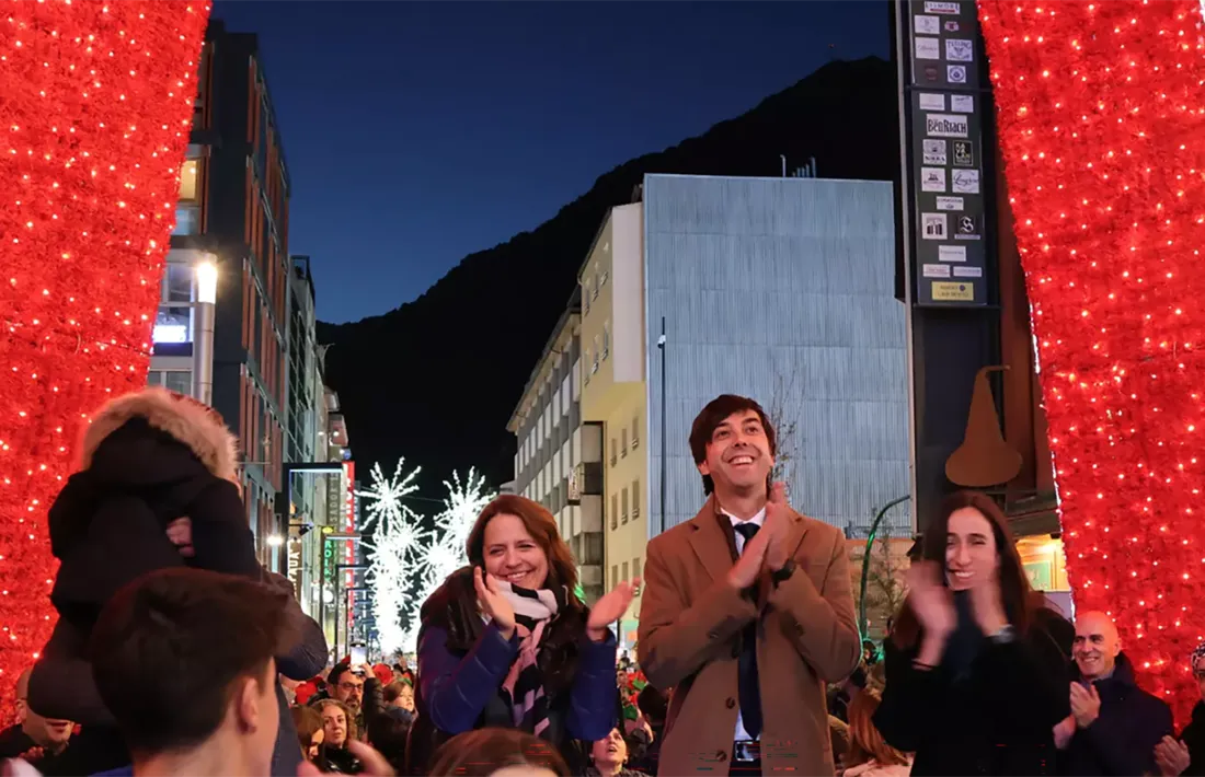 Els cònsols d'Andorra la Vella i la cònsol major d'Escaldes-Engordany donant la benvinguda al Nadal l'any passat.