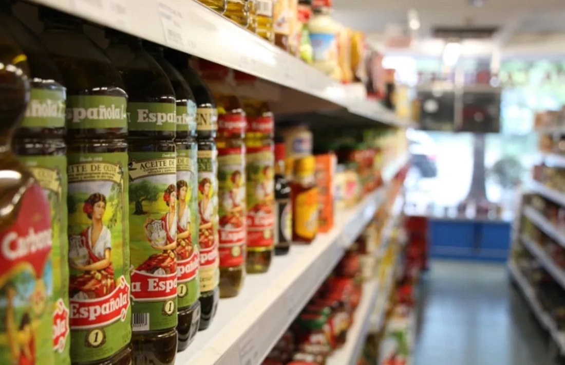 Un passadís d'un supermercat.