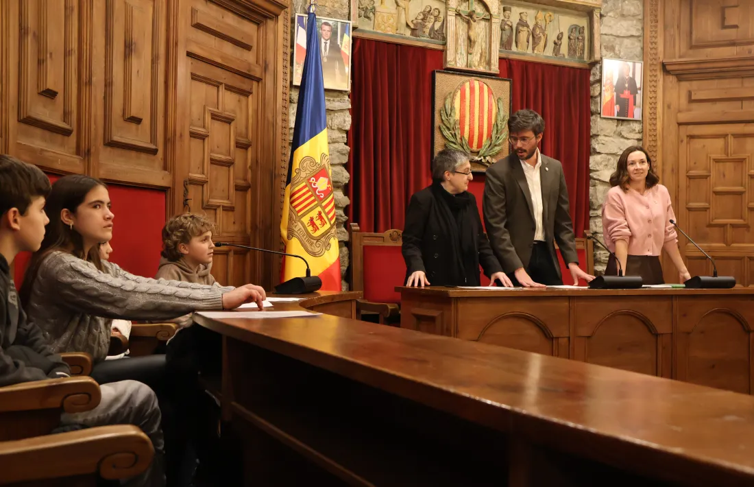 Un moment de la constitució del nou Consell d'Infants lauredià.