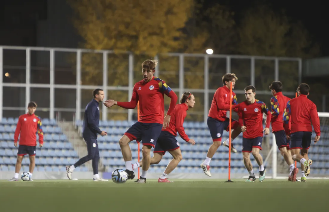La sub-21 es va entrenar ahir a l'Estadi Comunal i avui s'enfronten a Irlanda. 