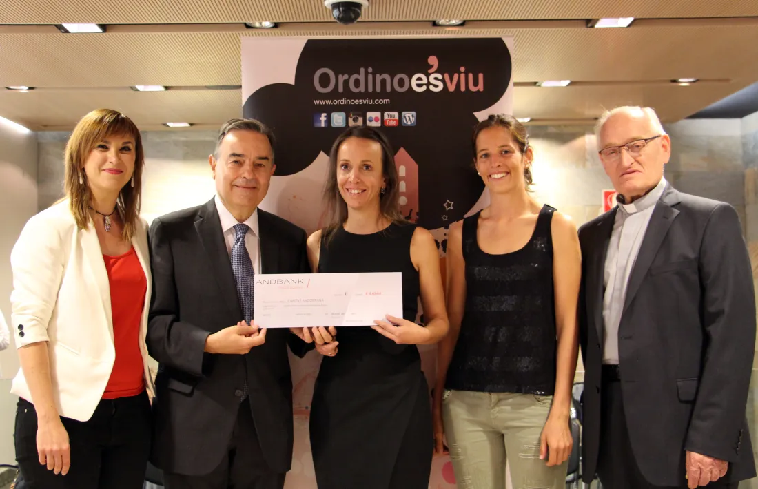  Ordino i la Massana donen 4.684 euros a Càritas fruit de la subhasta benèfica de La Capsa
