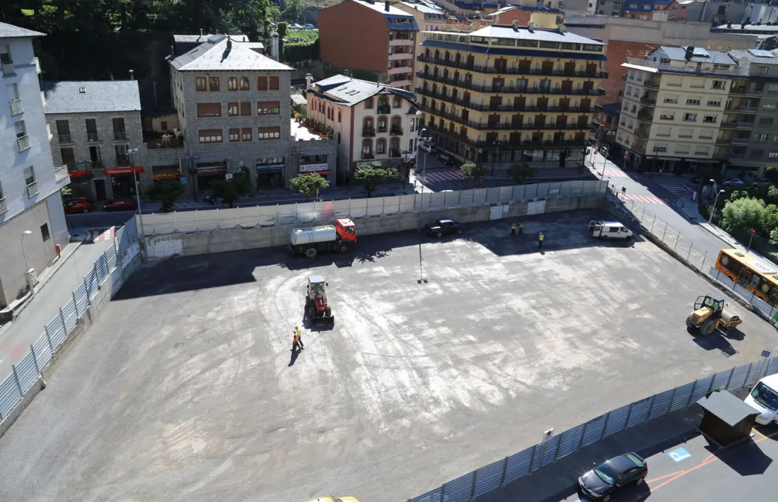 En marxa l'enquitranament de l'aparcament del Prat Nou, que tindrà 150 places