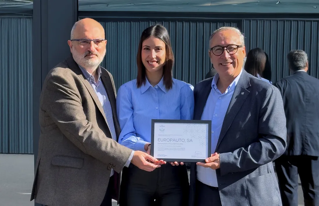Santi Ribes, director d’Europauto, Cristina Pereira i Mikel Palomera, director de Seat Espanya.