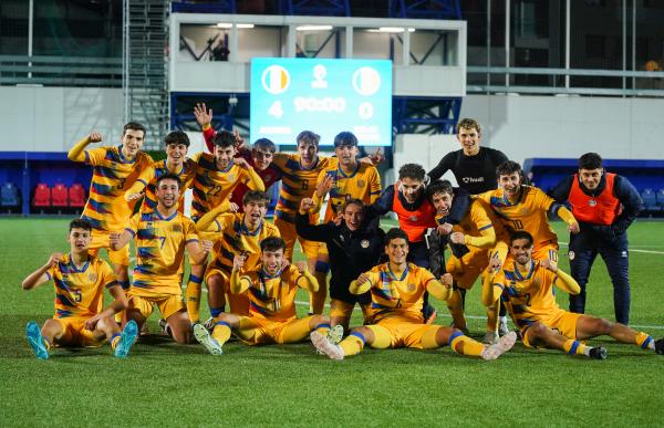 p. 52 selecció sub-21 celebracio foto faf