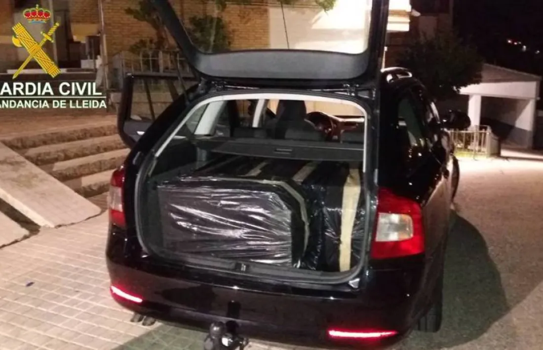 Dos detinguts amb tabac valorat en 16.000 euros