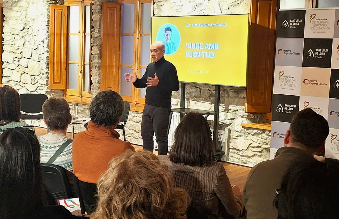 Un moment de la conferència d’ahir a la sala Sergi Mas, a l’antiga Casa Comuna de Sant Julià.