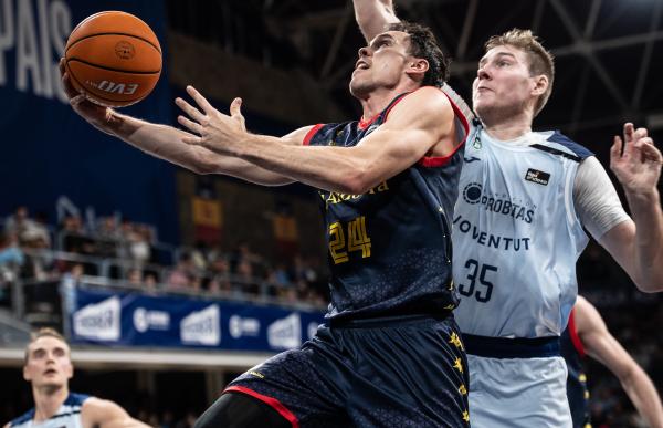 p. 29 RS859449_J08 MBA-JOV Firmar acb Photo - Dani Catalan