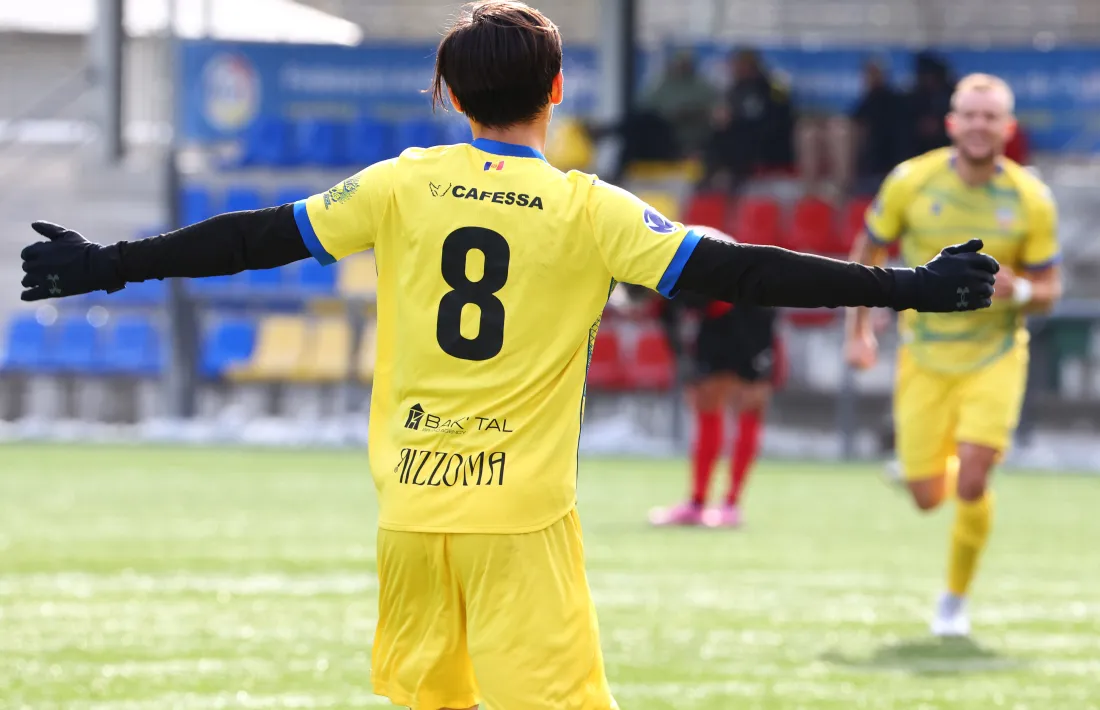 Leonel Prieto celebra el 0 a 1.