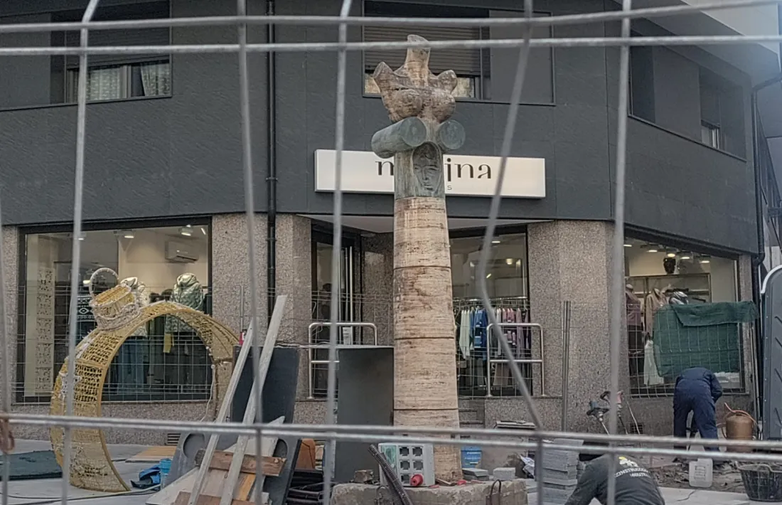 L’escultura de  Josep Maria Subirachs fotografiada avui.