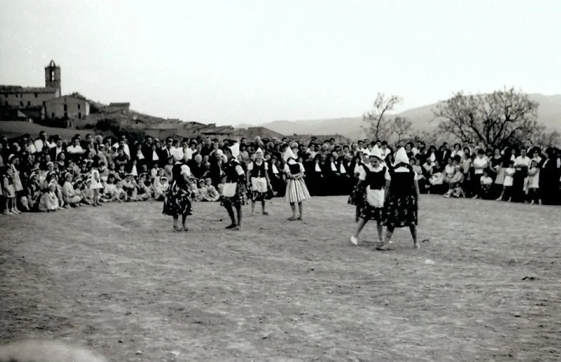  Aquí la memòria ha d’anar enrere: hi havia les monges de la Sagrada Família. 