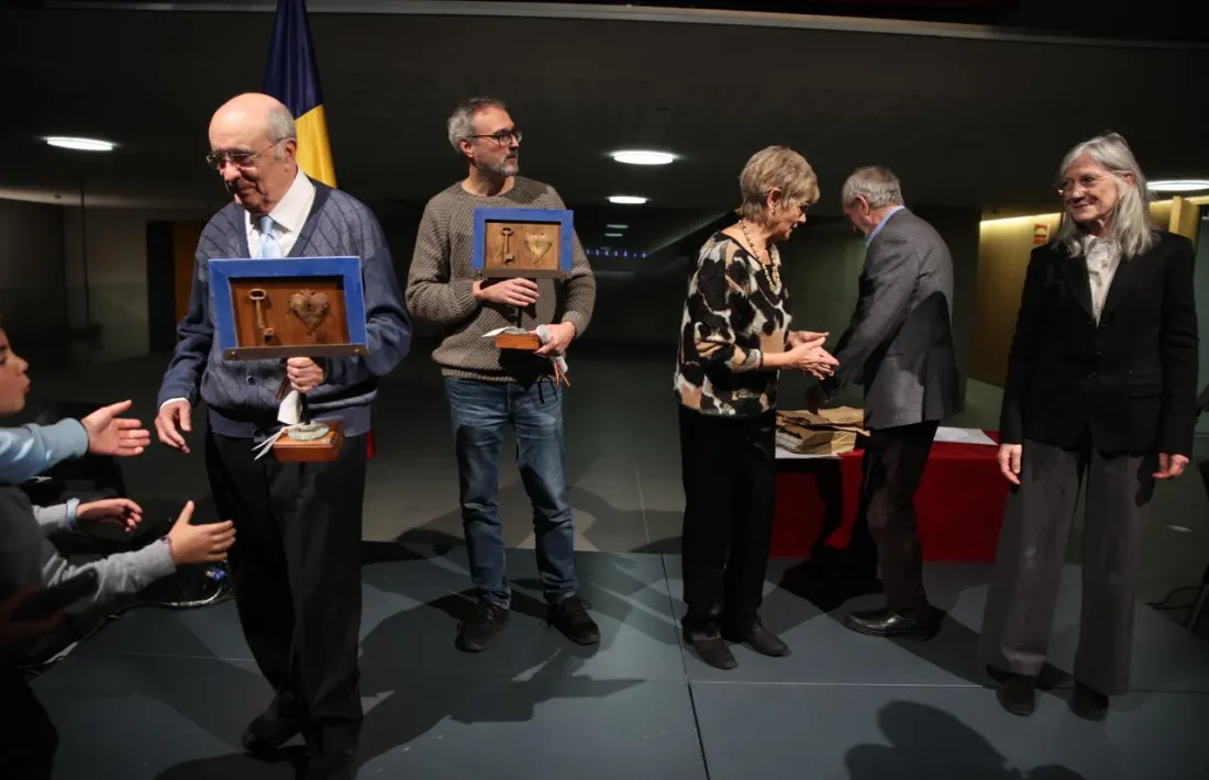 Foto de família dels premiats d'aquest vespre al Dia de la Cultura.