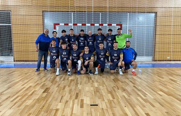 p. 29 handbol club serradells vs sant pere de ribes foto hc serradells