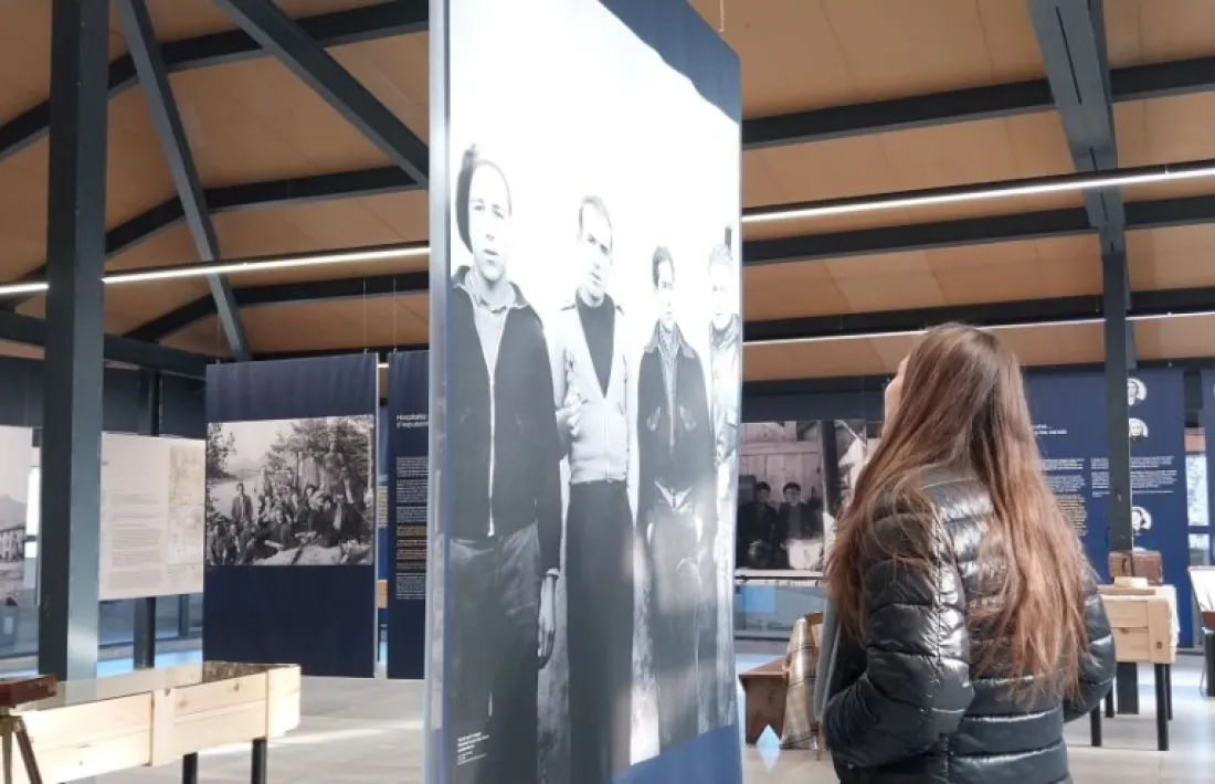  L’exposició ocupa la planta superior del Centre Cívic, utilitzada fins ara en esdeveniments com el concurs de formatges.
