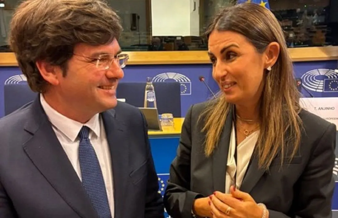 El raonador del ciutadà, Xavier Cañada, i la defensora del poble de la UE, Teresa Anjinho.