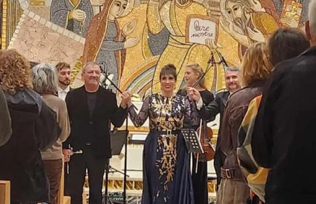 Juan Carlos Alandete (trompeta), Jonaina Salvador (soprano)  i Pere Molina (director) aplaudits al final del concert.