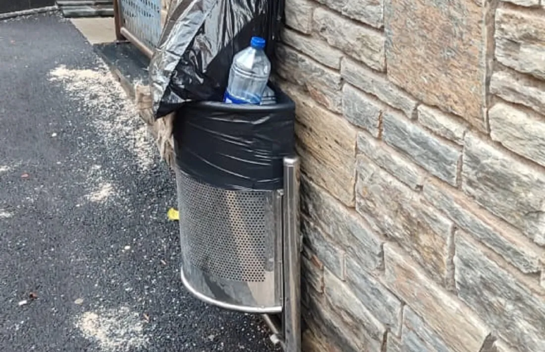 “El regalet” que troben els veïns quan un dels apartaments està llogat.