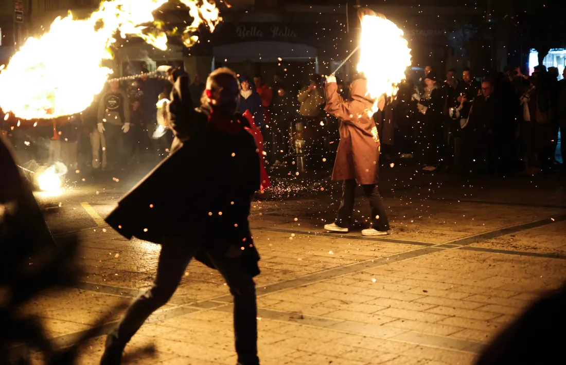 La plaça Guillemó va ser testimoni de com el Nadal coneixia aquest estival i fogós ritual.
