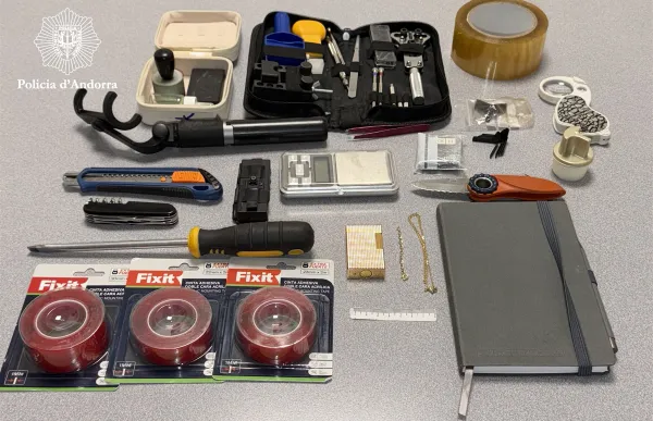 DETINGUTS FURTS AMB FORÇA TRASTERS PREMSA 20251201