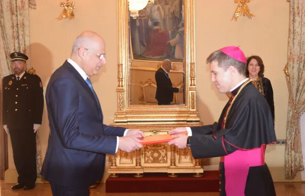 Excm Sr. Dhia Khaled, Ambaixador de TUNiSIA