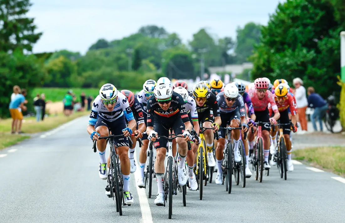 Els ciclistes professionals residents s'hauran de gratar la butxaca.