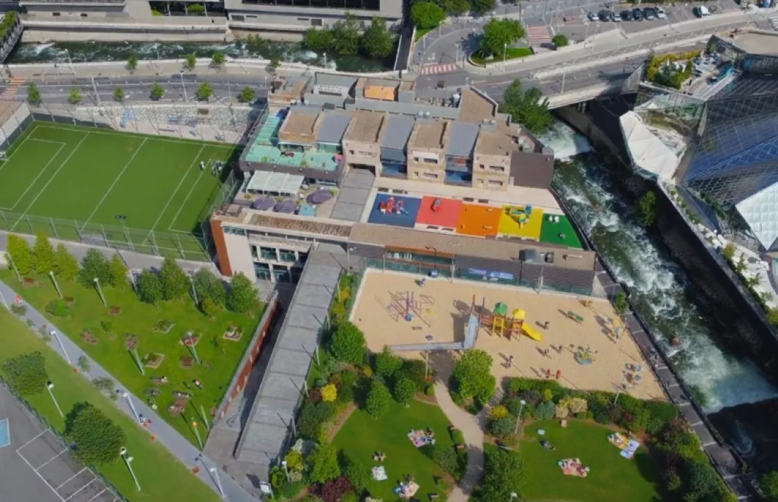 Simulació amb intel·ligència artificial de com quedarà el Prat del Roure i el carrer dels Veedors. 