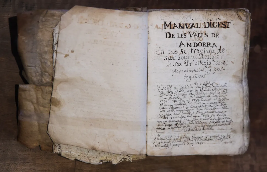 la primera pàgina del nou ‘Politar’, titulat ‘Manual Digest de les Valls de Andorra’.