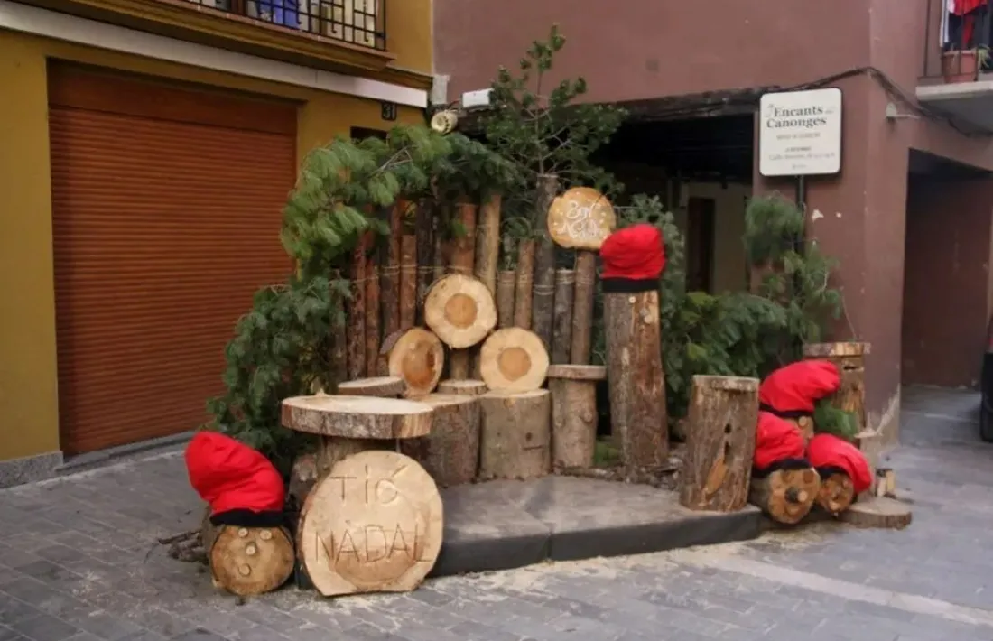  Imatge d’arxiu de decoració nadalenca al carrer Canonges de la Seu. 