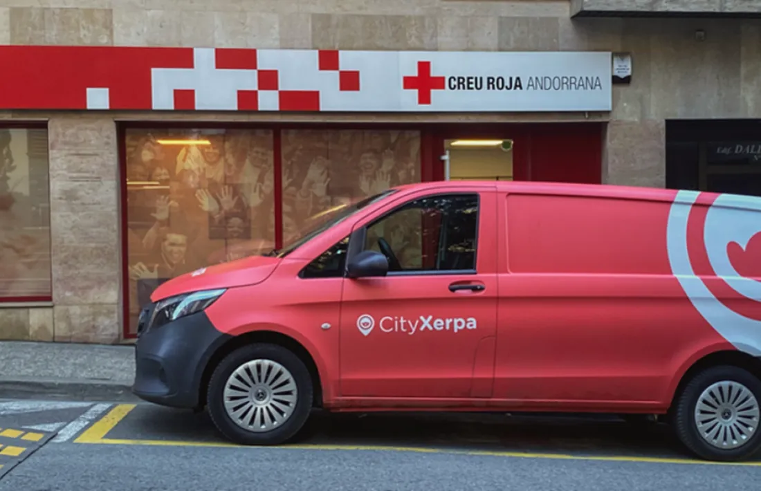 Un vehicle de CityXerpa davant de Creu Roja Andorrana.