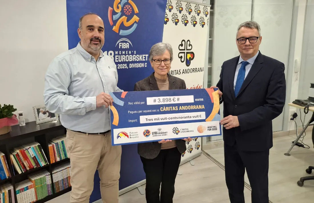 La FAB va entregar un xec a Càritas Andorrana.