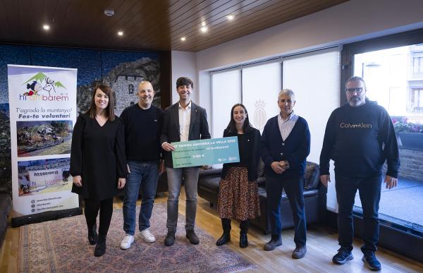 p. 29 entrega xec bc morabanc a hi arribarem foto bc morabanc andorra