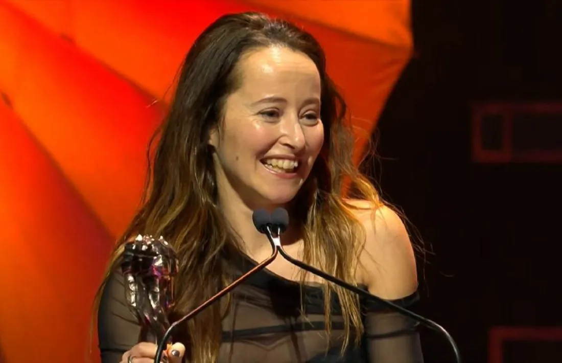 Laia Ateca, amb el Gaudí 2025 a millor direcció d'art per 'Polvo serán'.