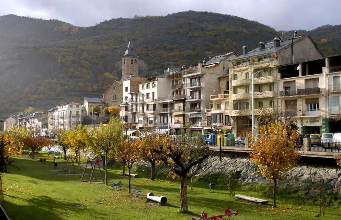 Vista de Sort, capital de la comarca del Pallars Sobirà. 