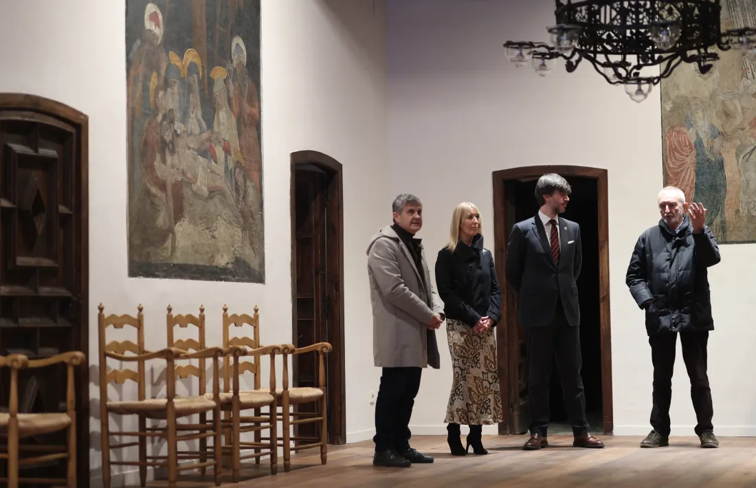 Els síndics, Carles Ensenyat i Sandra Codina, amb l'arquitecte Enric Dilmé i el restaurador Eudald Guillamet.