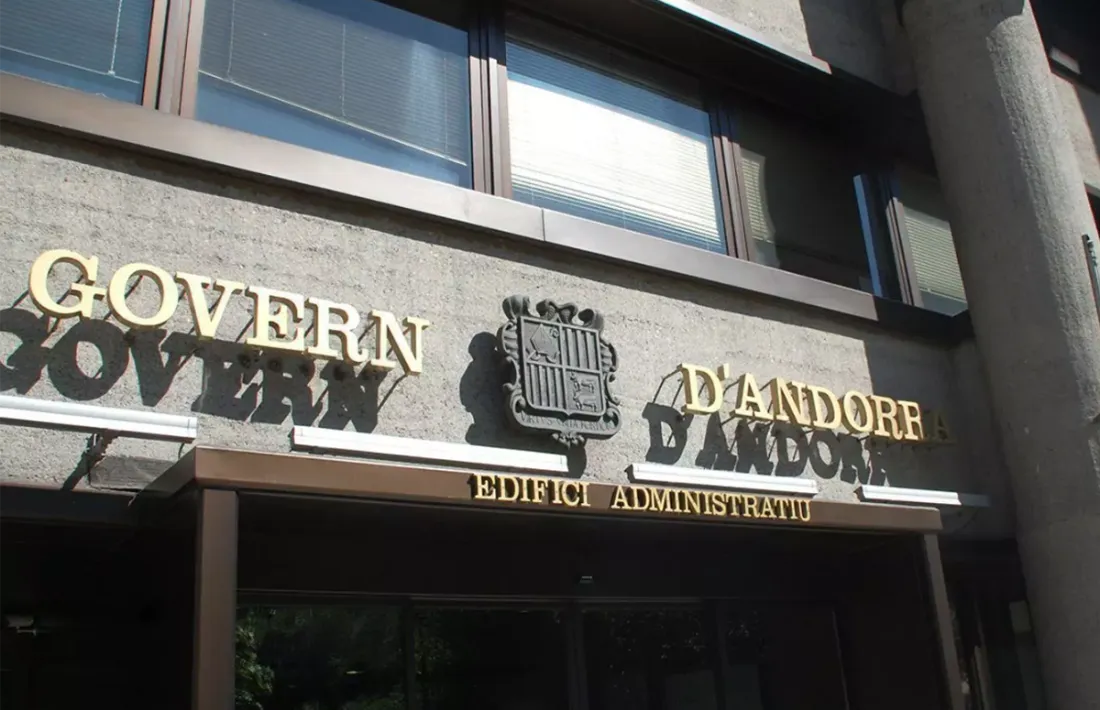 La façna de l'edifici administratiu de Govern.