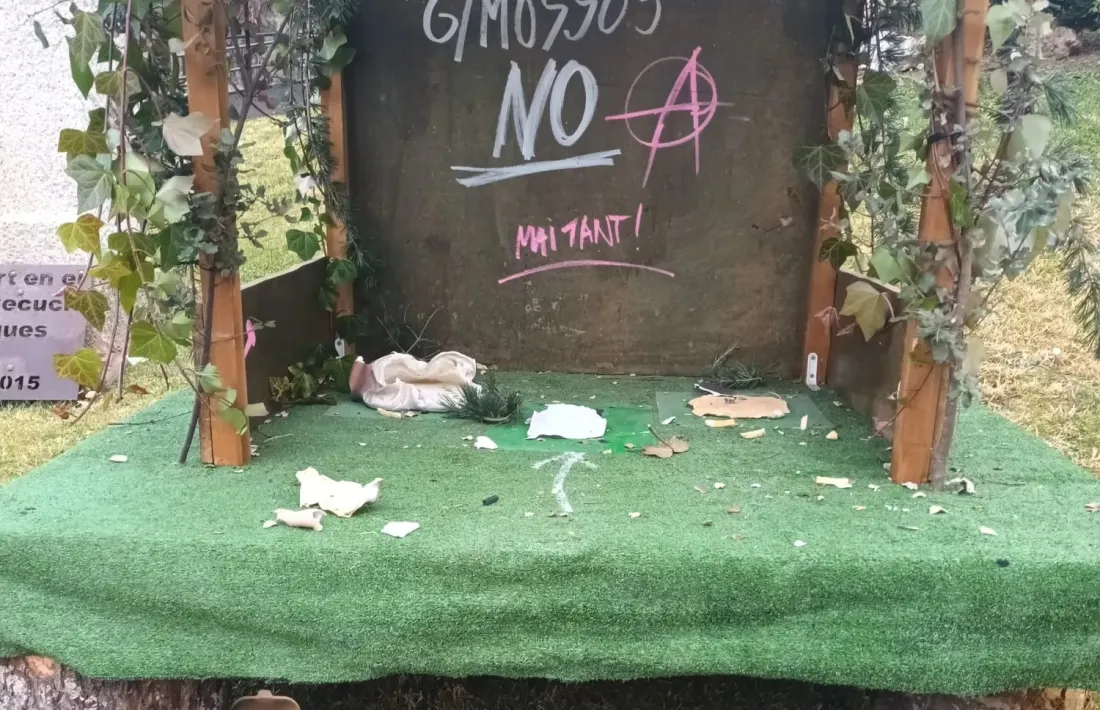 El pessebre vandalitzat.