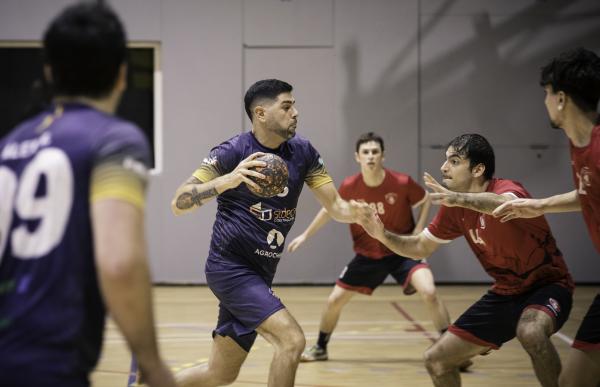 p. 29 handbol terrassa vs handbol serradells foto hc serradells