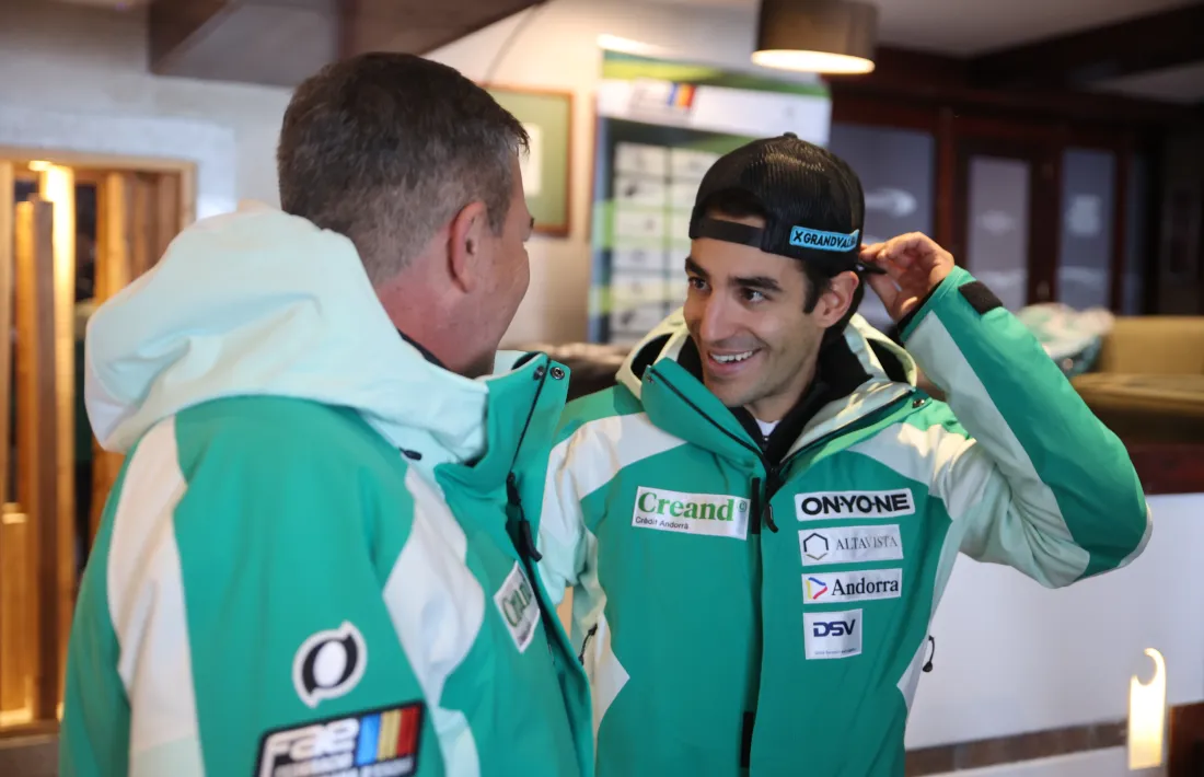 Joan Verdú, a la Trobada de Nadal de la FAE, xerrant amb el màxim mandatari de l'ens, 'Pepi' Pintat.